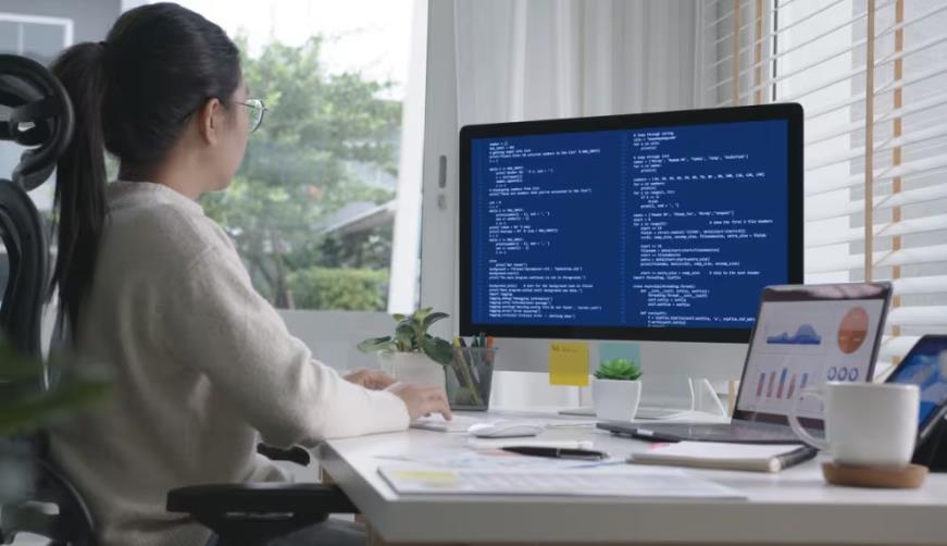 智慧零售新基建:扎鲁特旗软件开发公司如何构建全渠道商业操作系统?